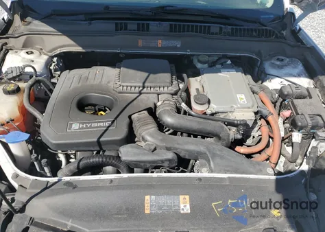 2015 Ford Fusion S Hybrid z USA, uszkodzony, nr VIN 3FA6P0UU1FR106216